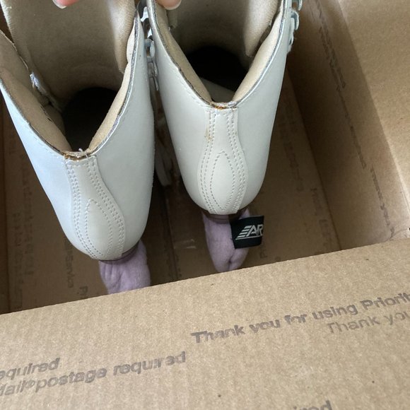 Jackson Artiste Girls Ice Skates Like New Size 3 1/2 C Brand New Skate Guards - Picture 9 of 13